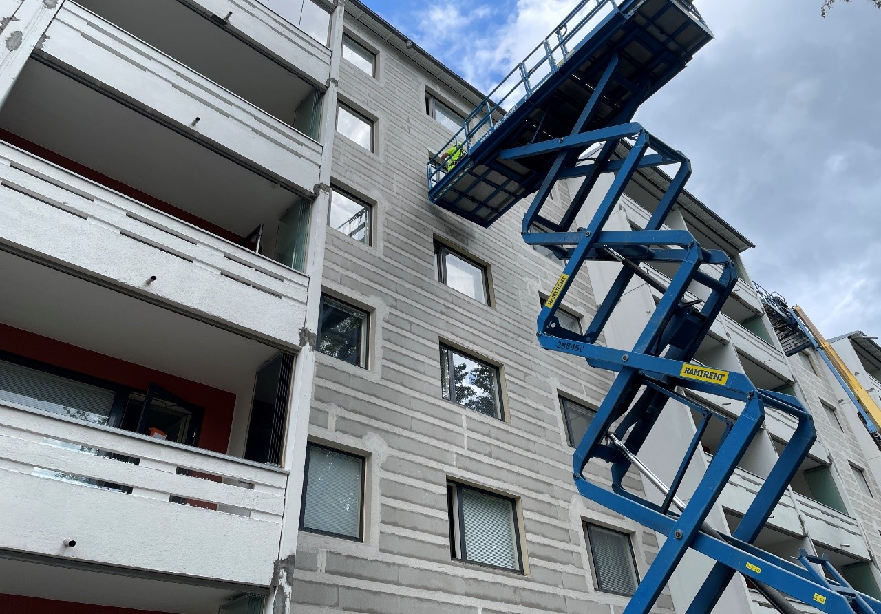 Julkisivun korjausta