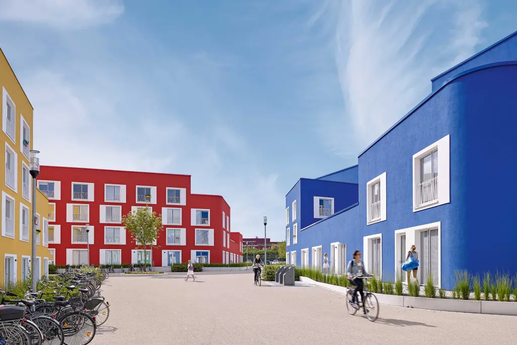 Julkisivumaalit ja julkisivupinnoitteet luonnolliseen puhtauteen. Värikäs asuinympäristö.