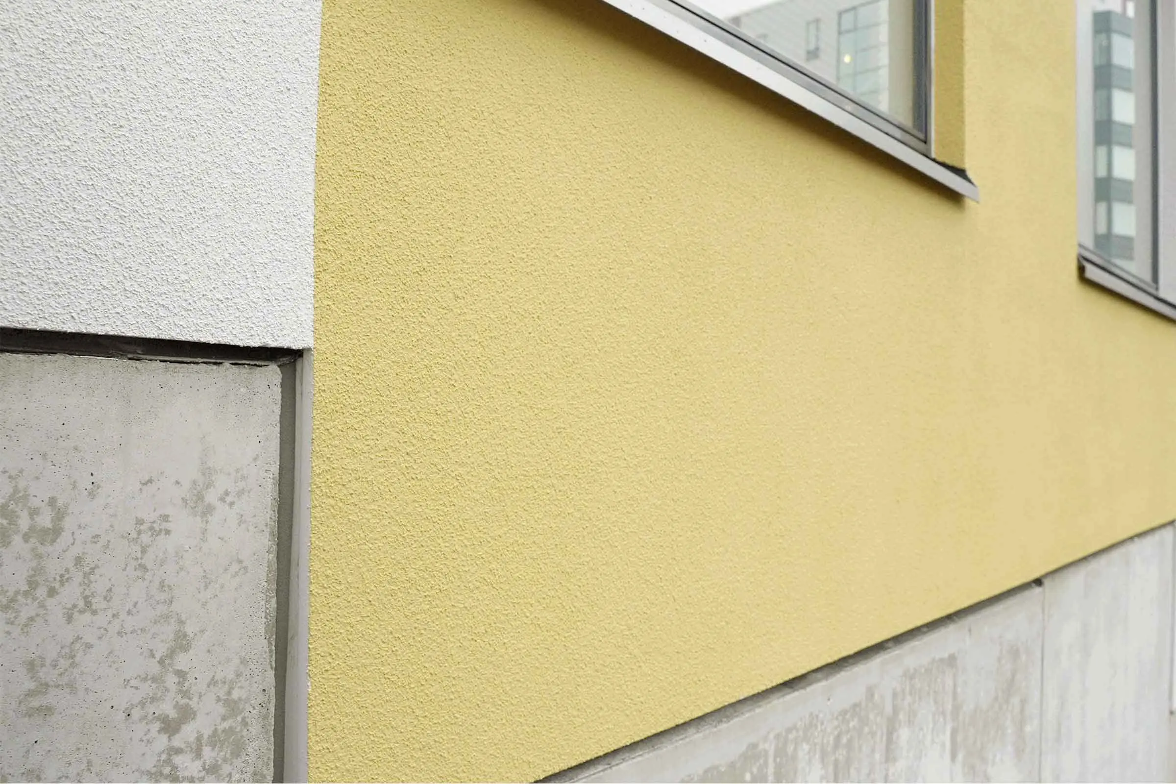 Lähikuva StoRenolla korjatusta julkisivurappauksesta