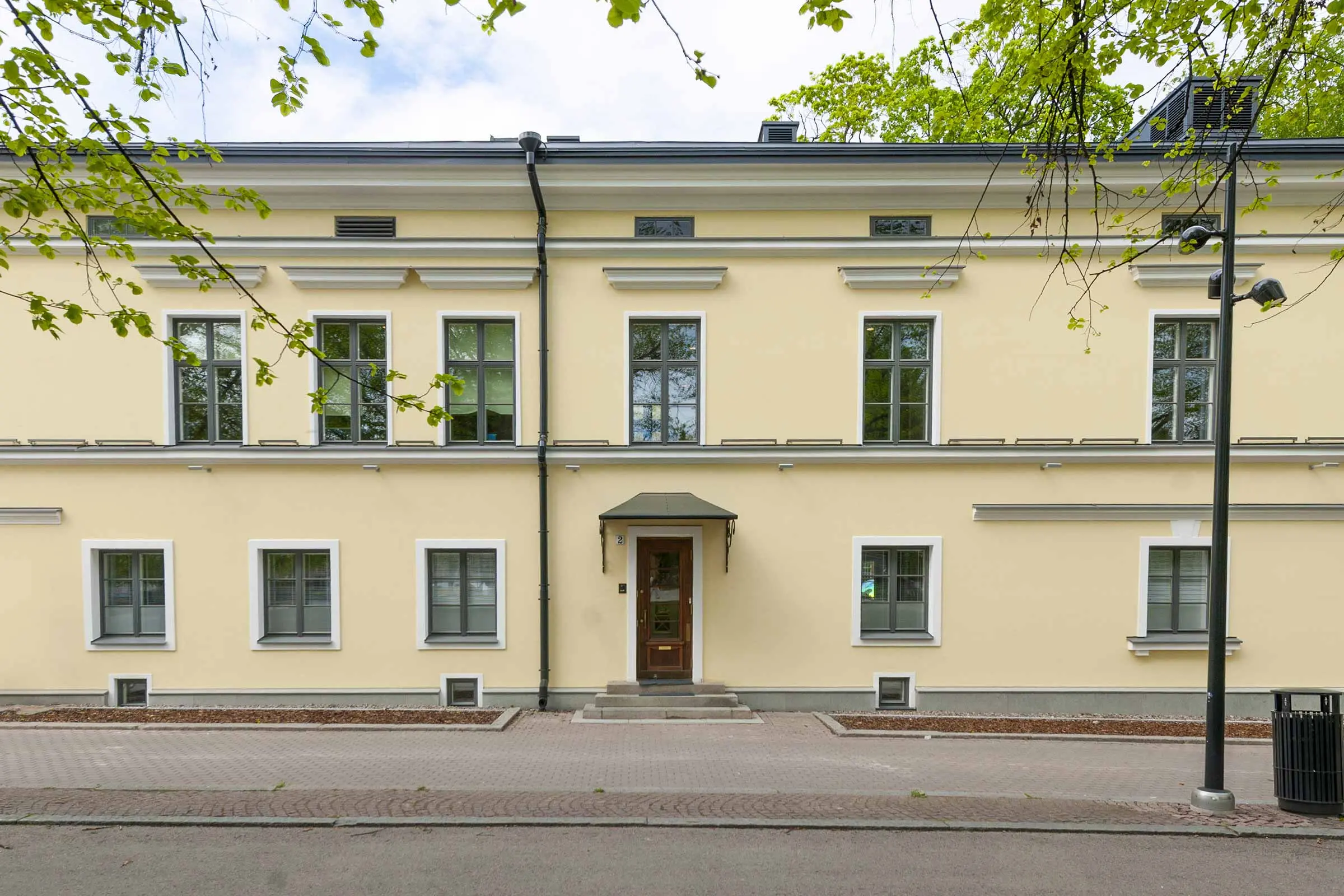 StoColor Lotusanilla huoltomaalattu Frenckellin konttorin julkisivu