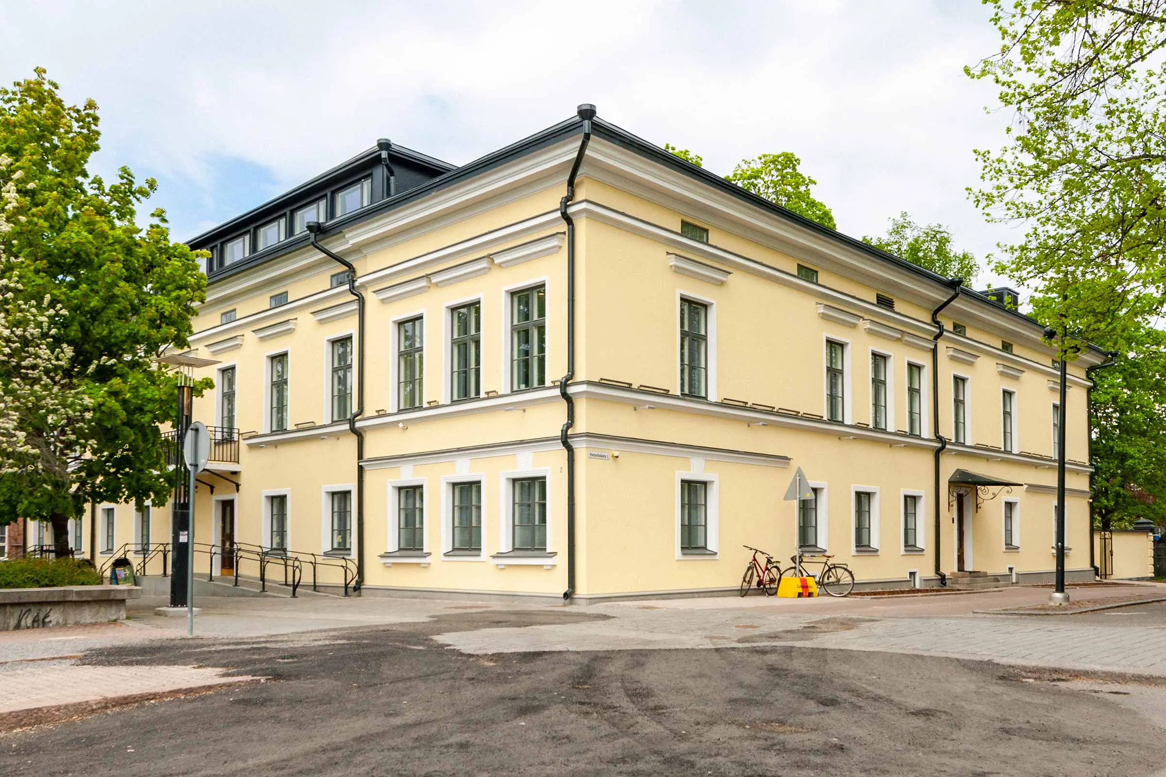 StoColor Lotusanilla huoltomaalattu Frenckellin konttorin julkisivu