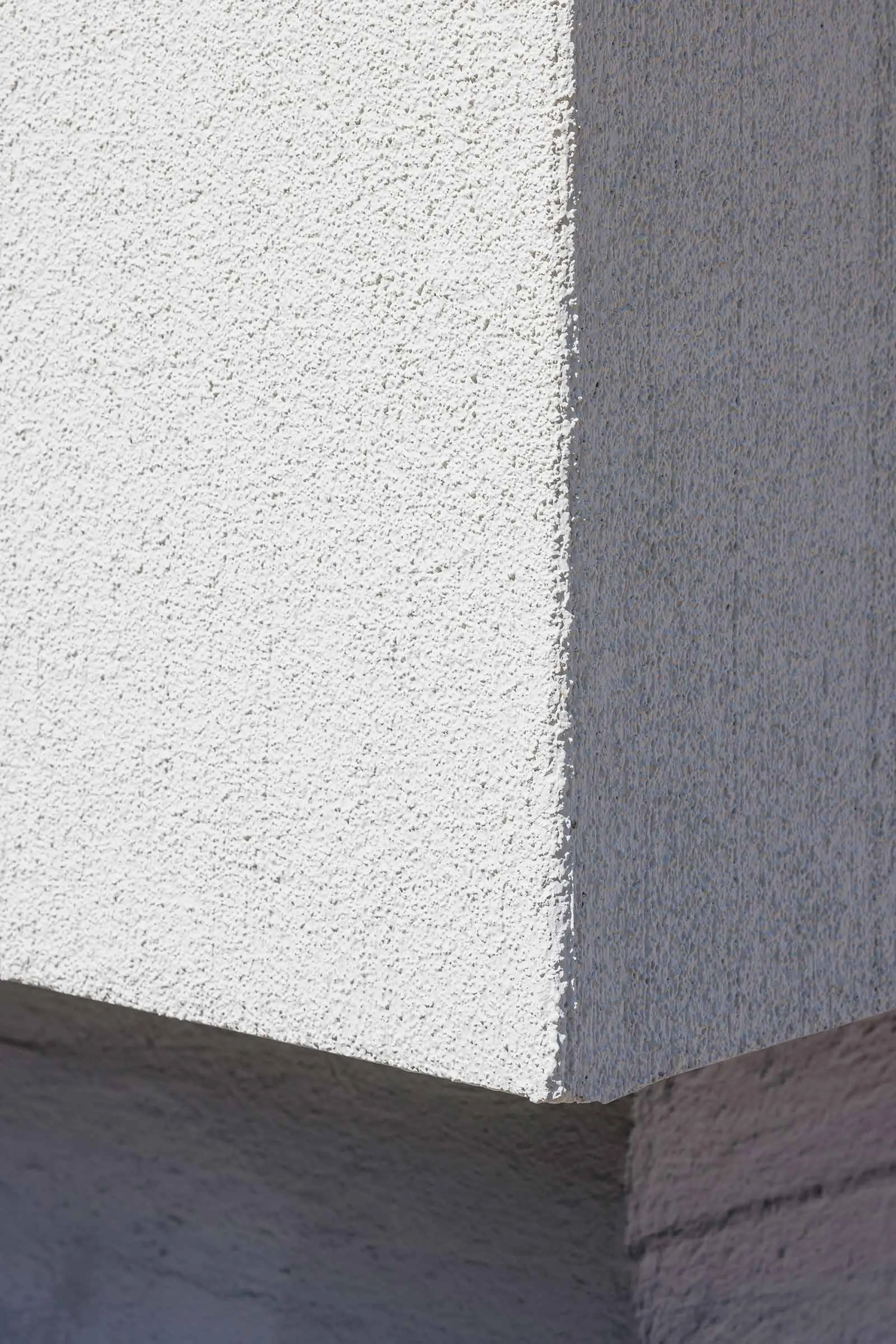 Levyrapattu kerrostalon kulma