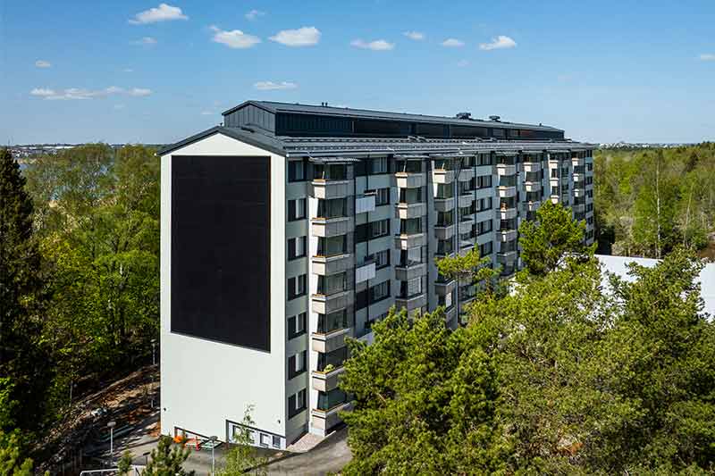 Aurinkopaneelit julkisivussa