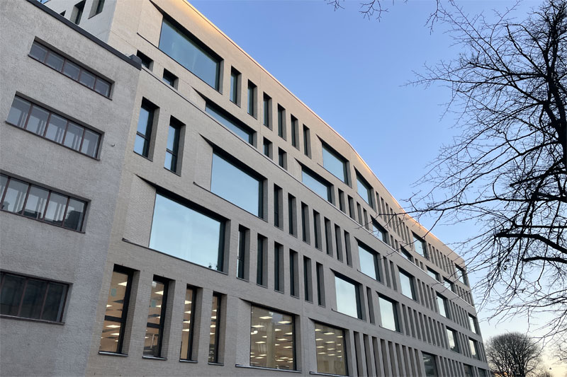 Tuulettuva julkisivu tiililaatalla 