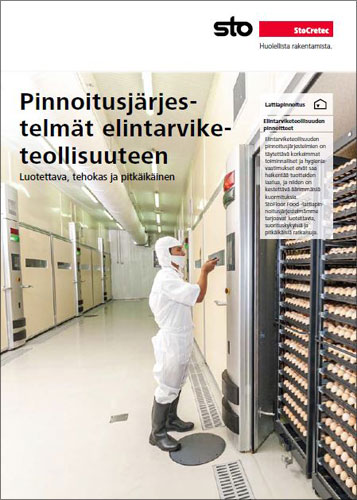 Mies seisoo valkoisissa suojavarusteissa siipikarjan hautomossa.