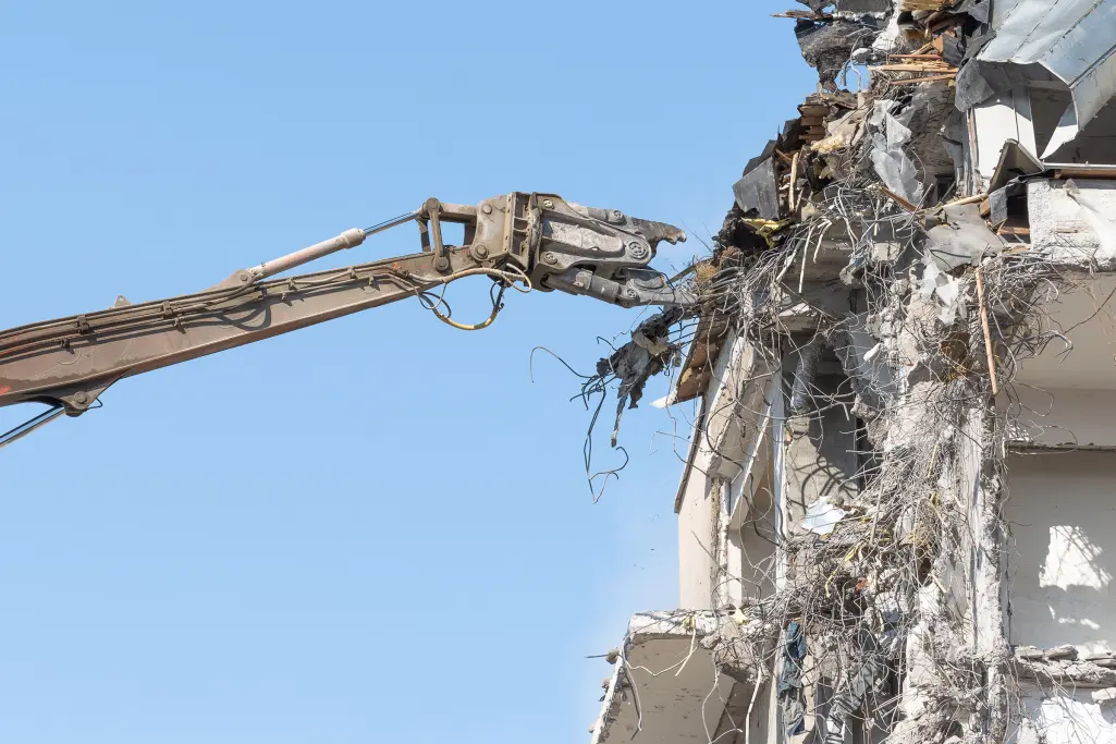 Rakennuksen purkaminen